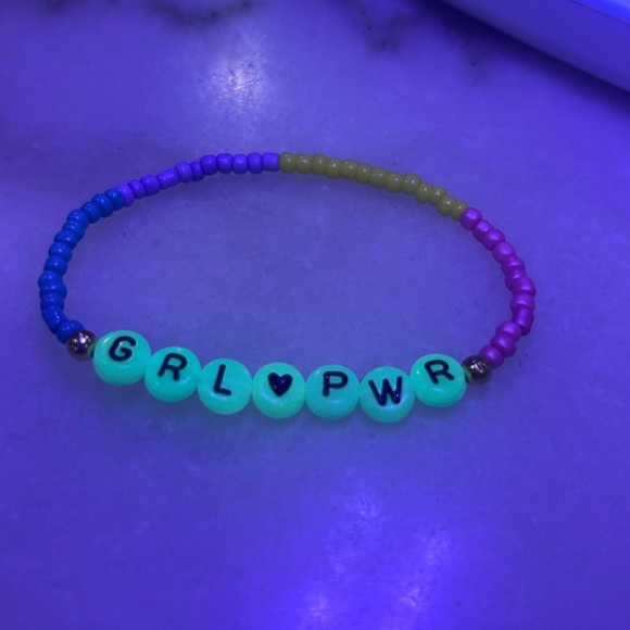 GRL🖤PWR Beaded Letter Glow in the Dark Stretch Bracelet - Picture 2 of 5